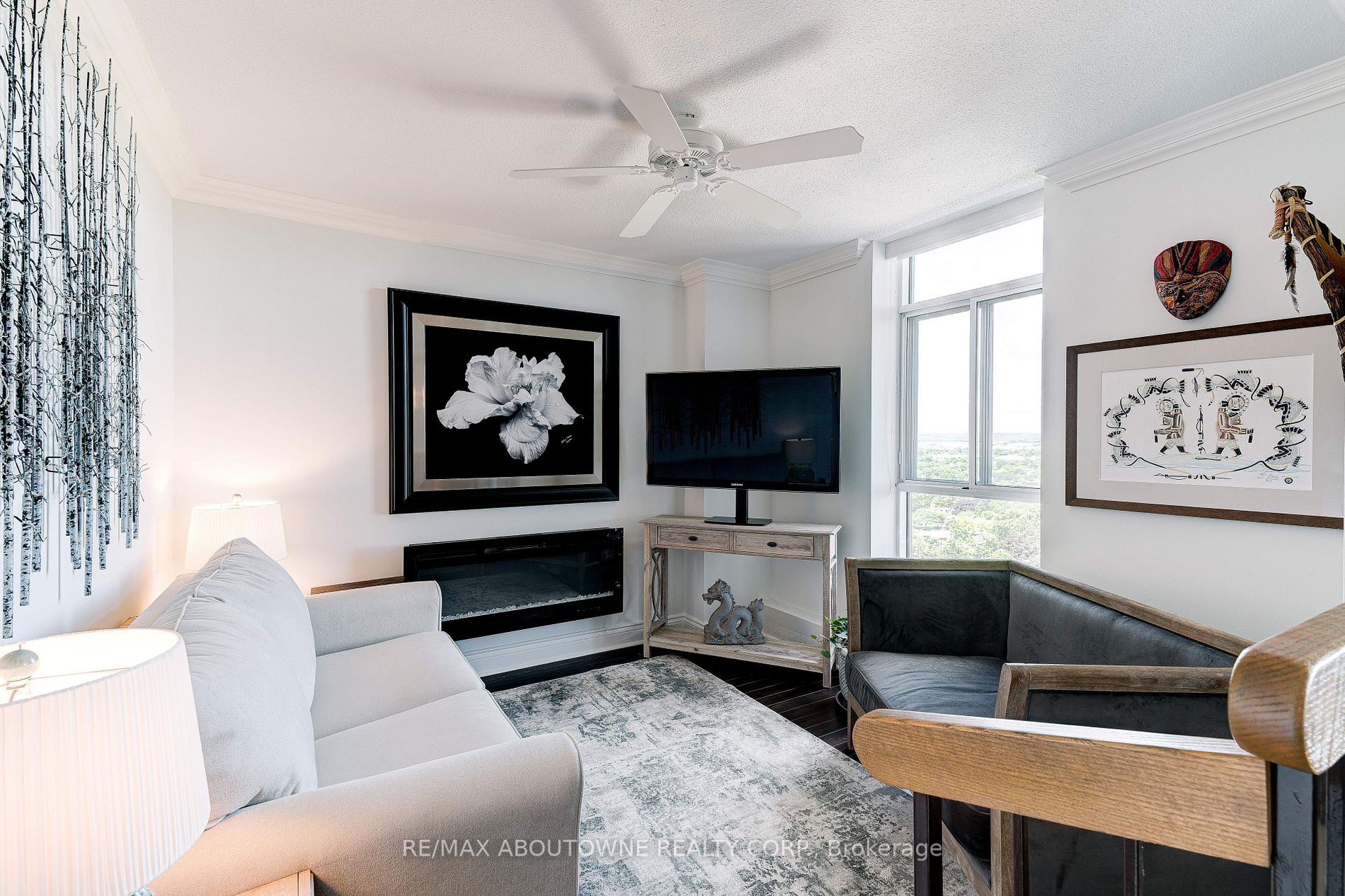5250 Lakeshore Rd, #2001