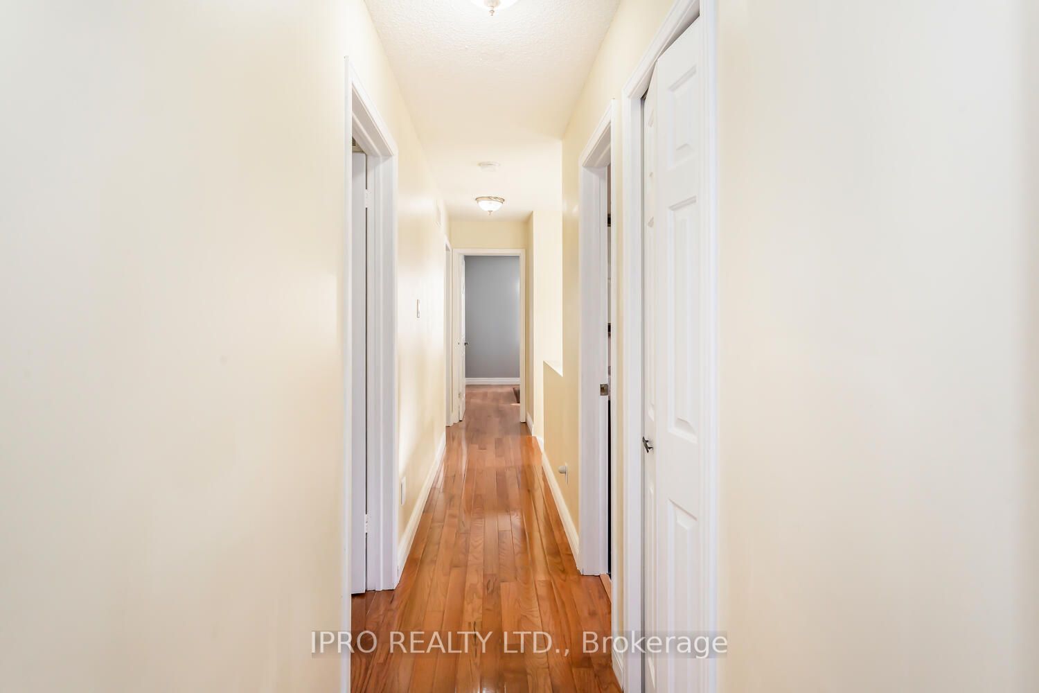 4194 Martlen Cres