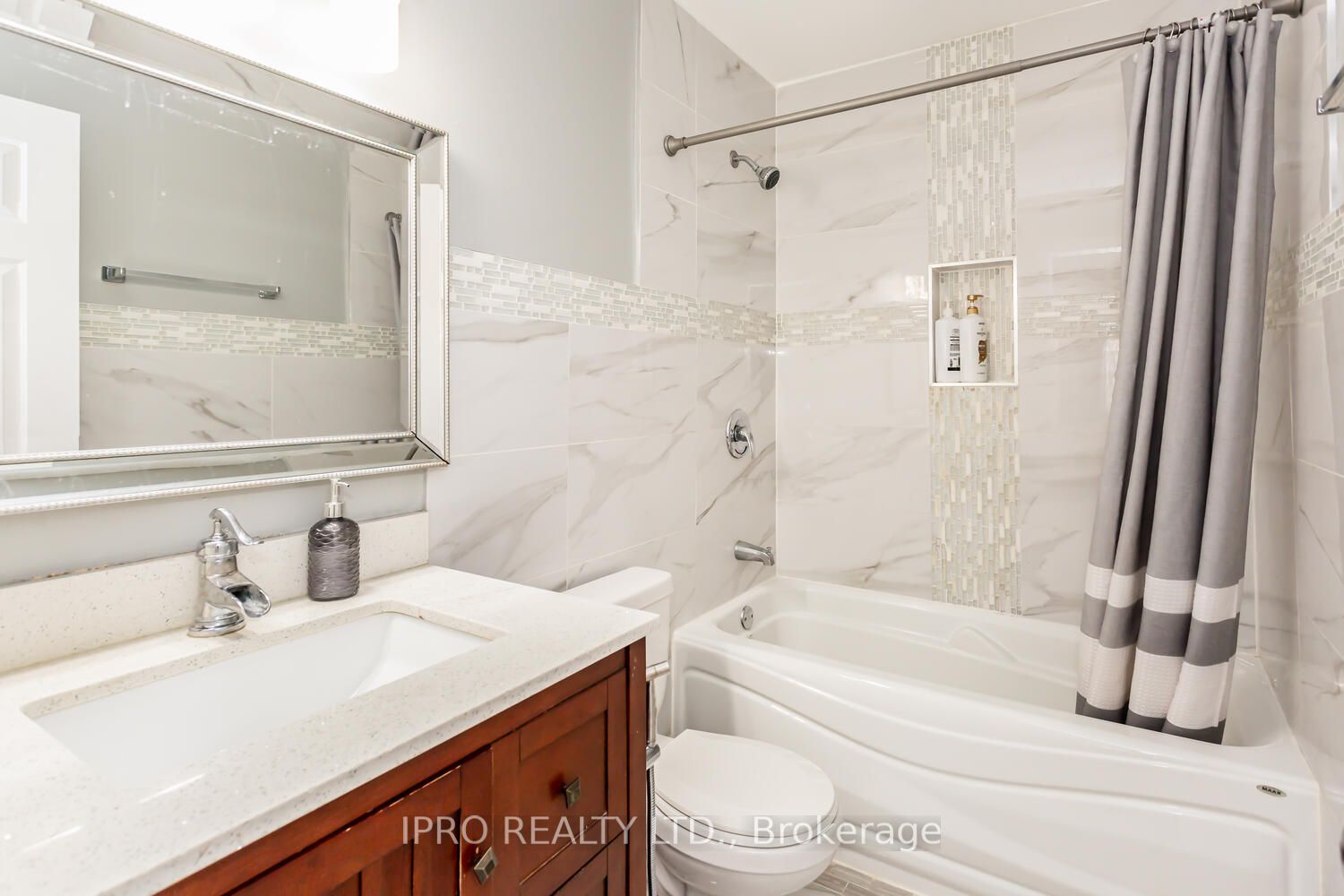 4194 Martlen Cres