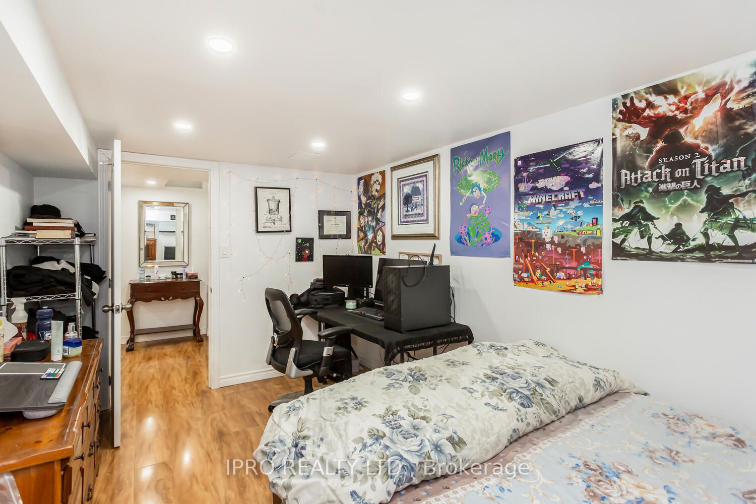 4194 Martlen Cres