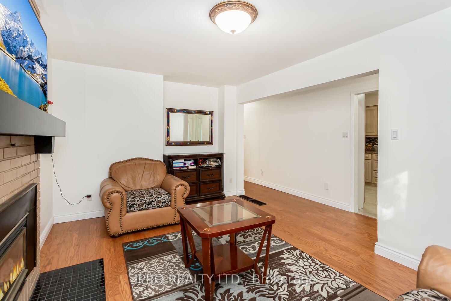 4194 Martlen Cres