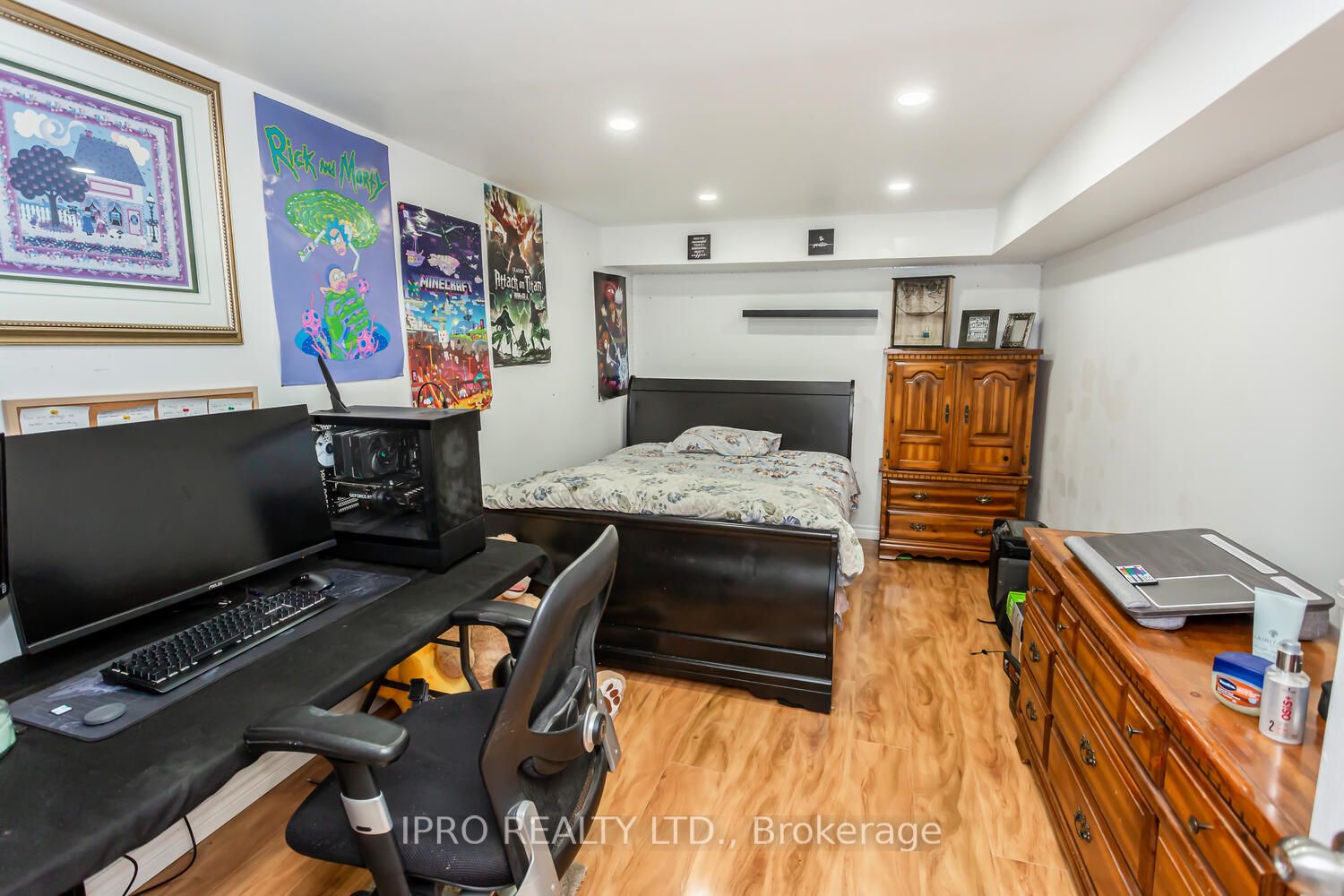 4194 Martlen Cres