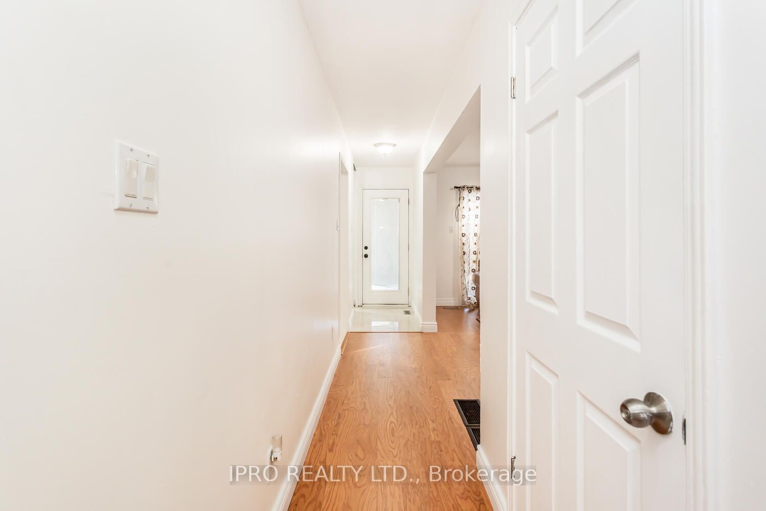 4194 Martlen Cres