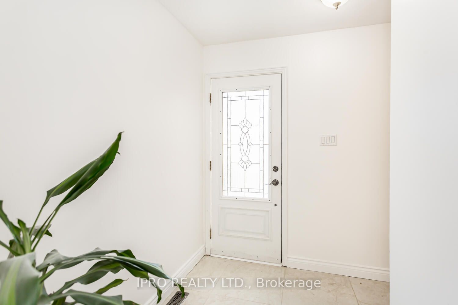 4194 Martlen Cres