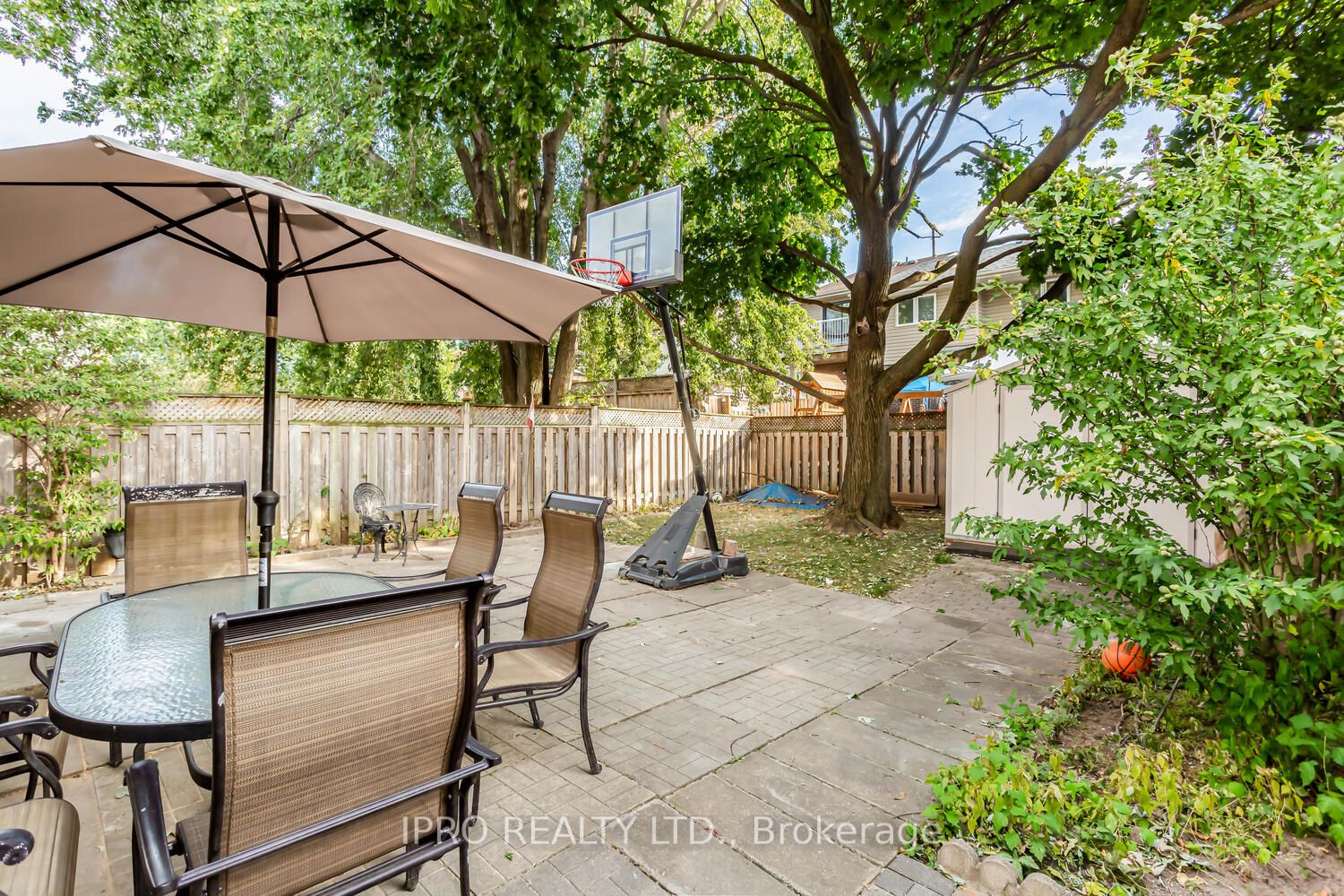 4194 Martlen Cres