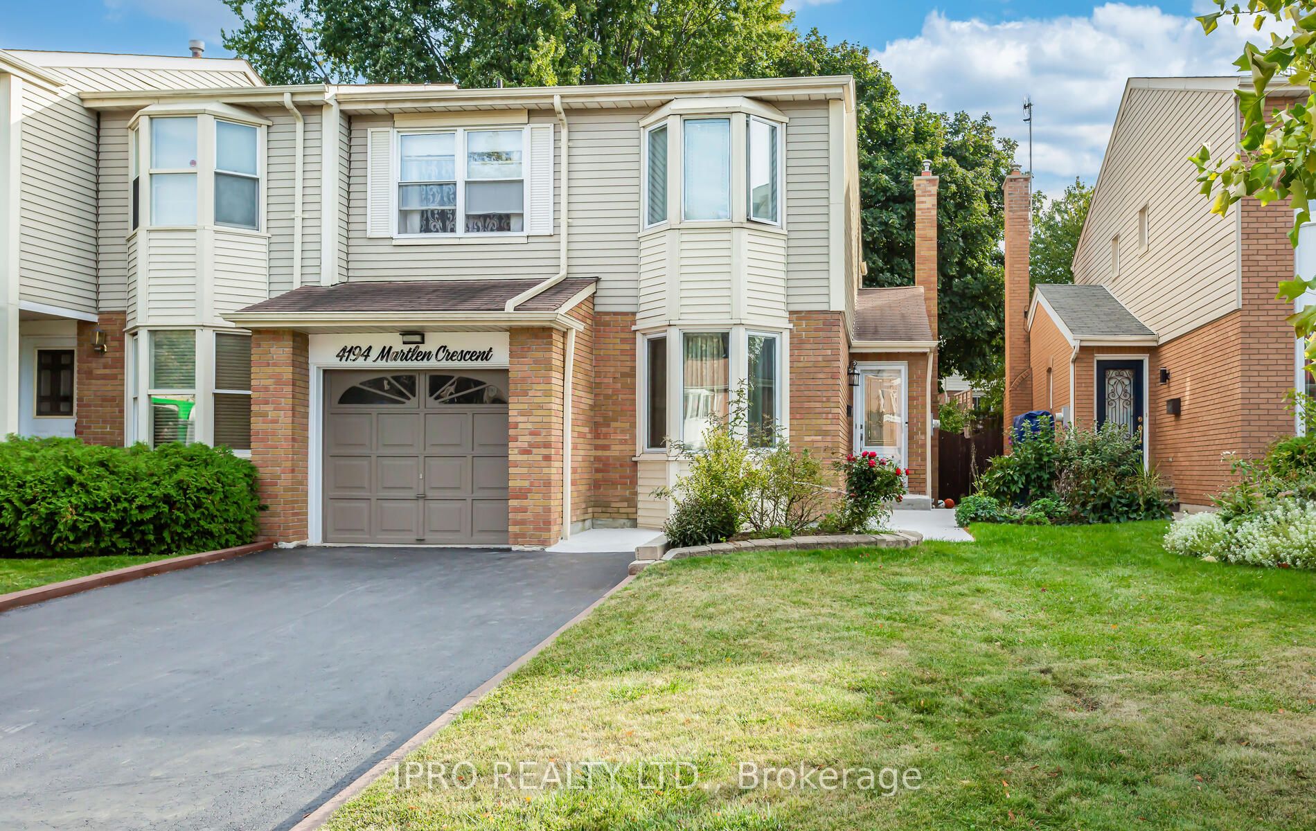 4194 Martlen Cres