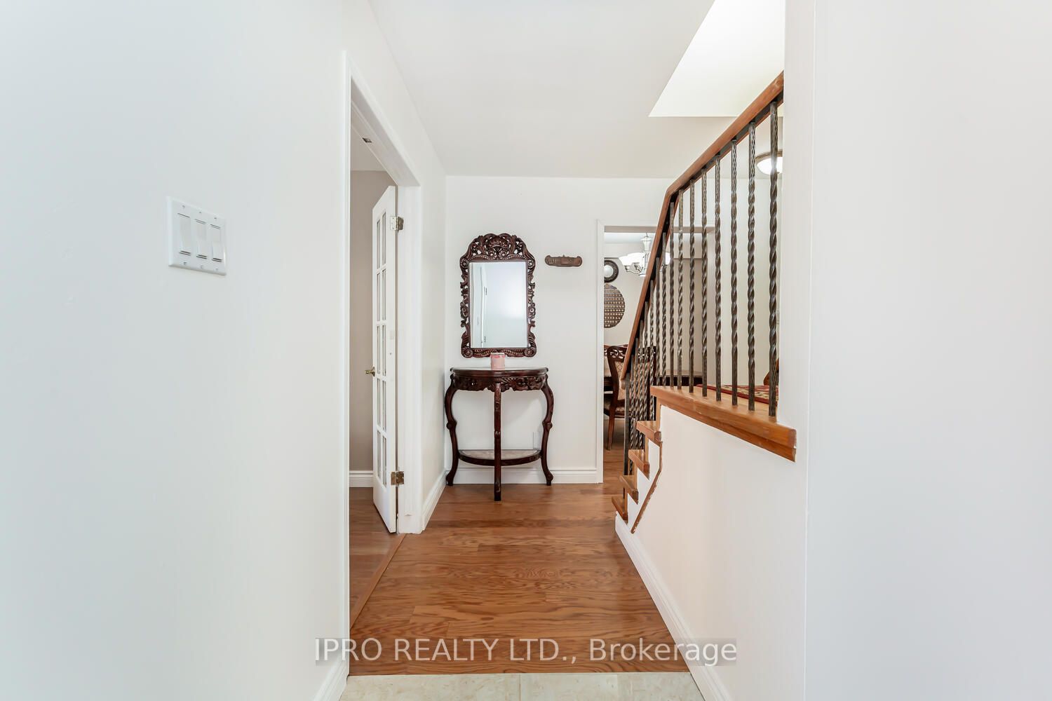 4194 Martlen Cres