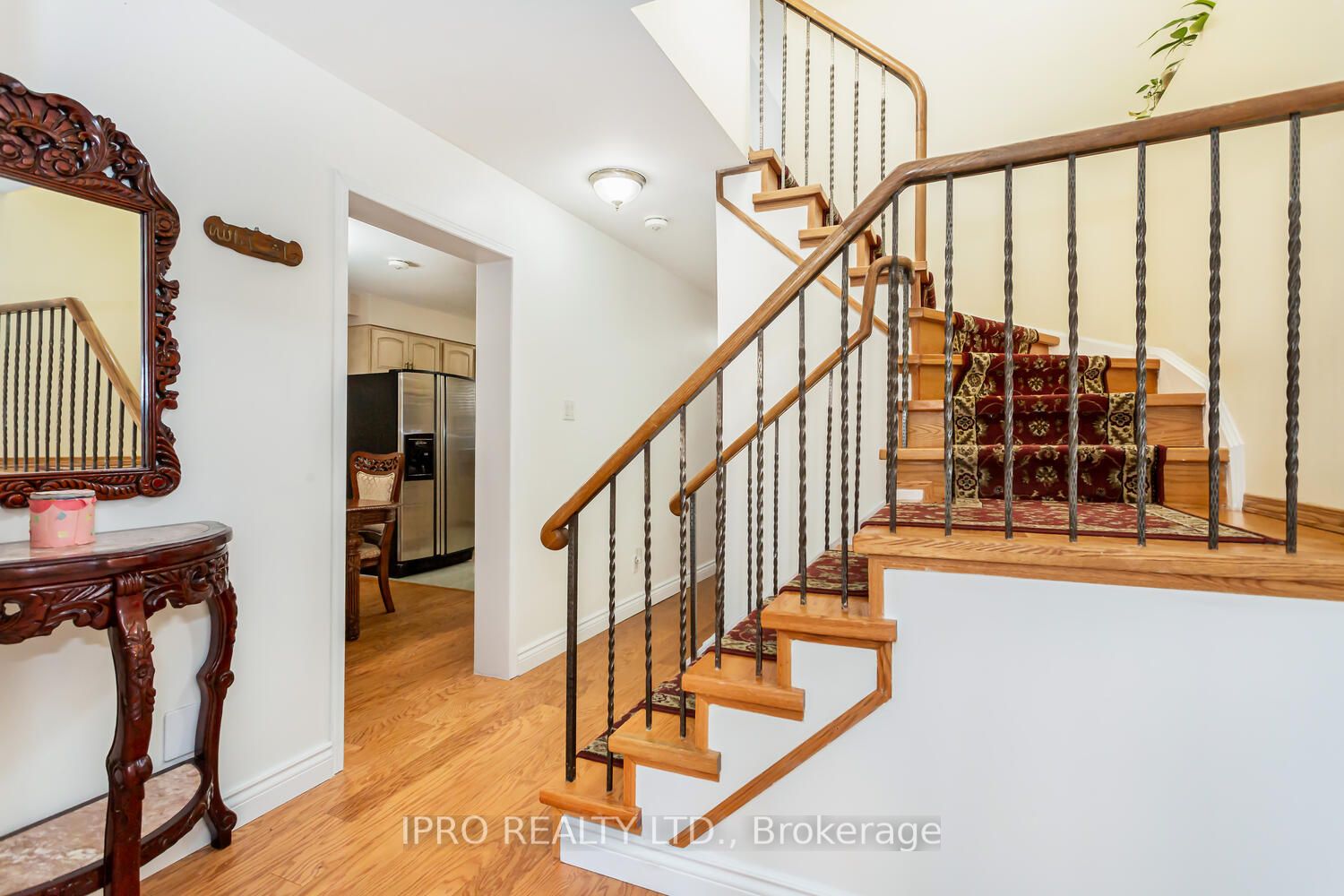 4194 Martlen Cres