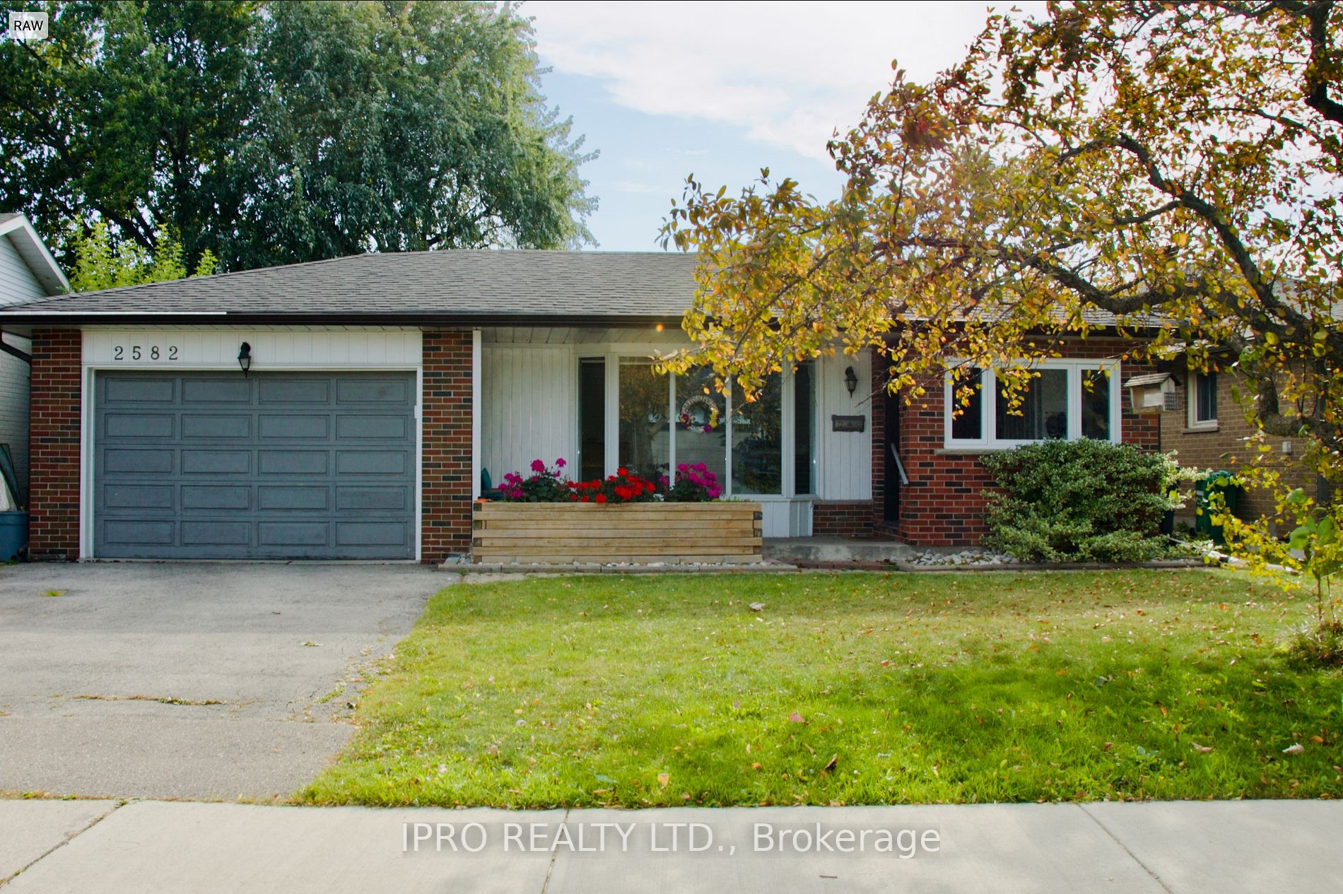 2582 Misener Cres