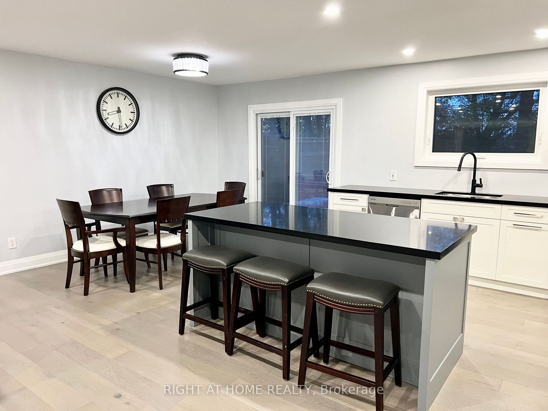 3335 Enniskillen Circ