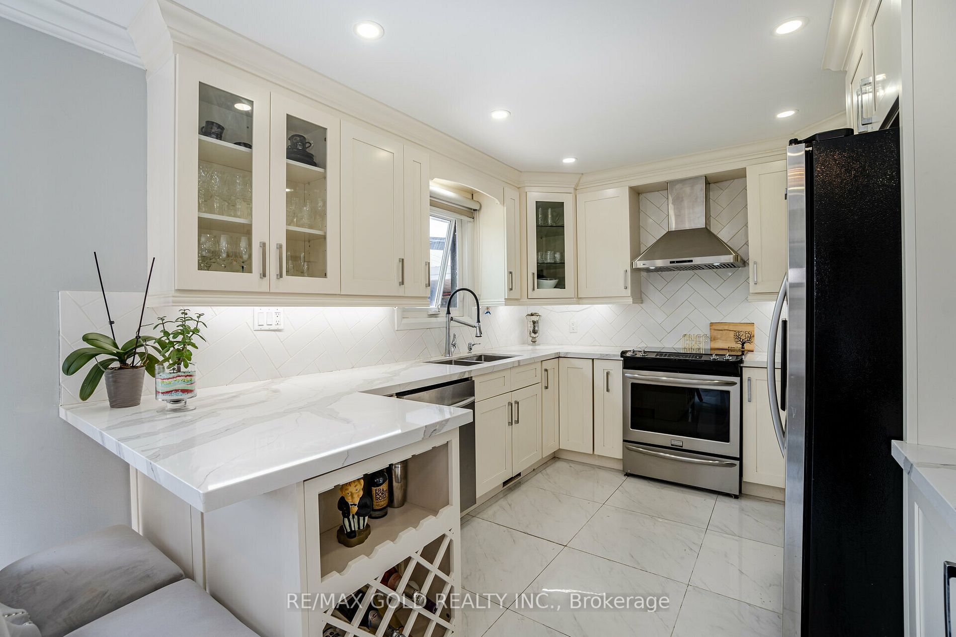 44 Stanley Crt