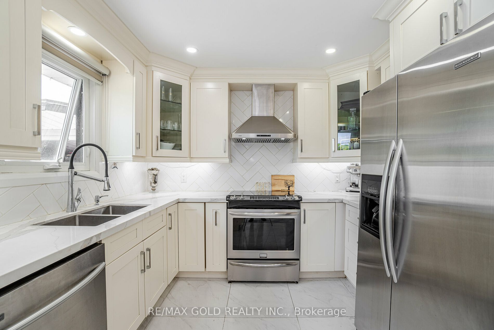 44 Stanley Crt