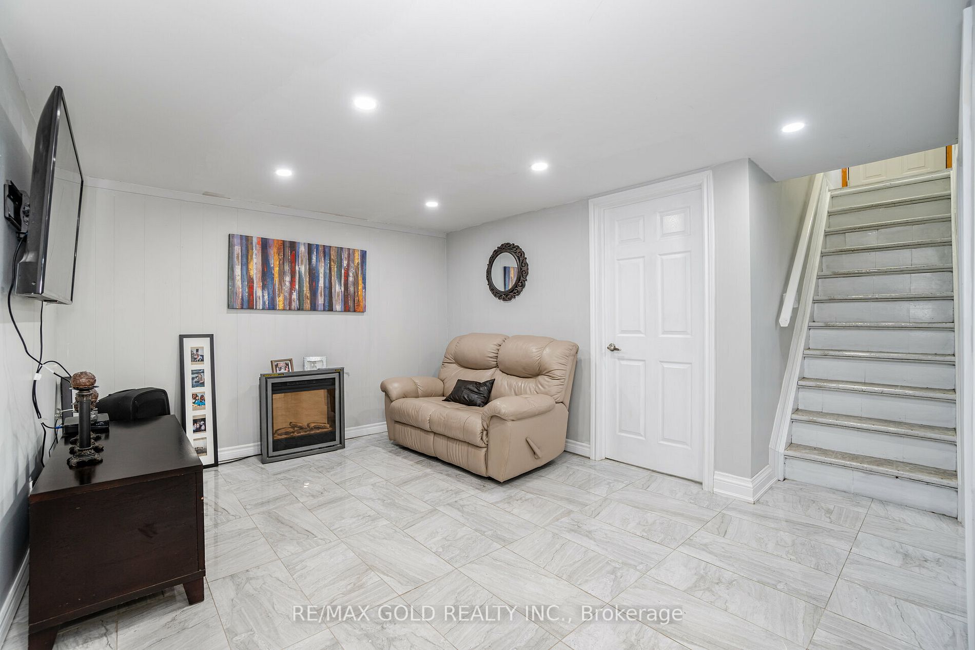 44 Stanley Crt