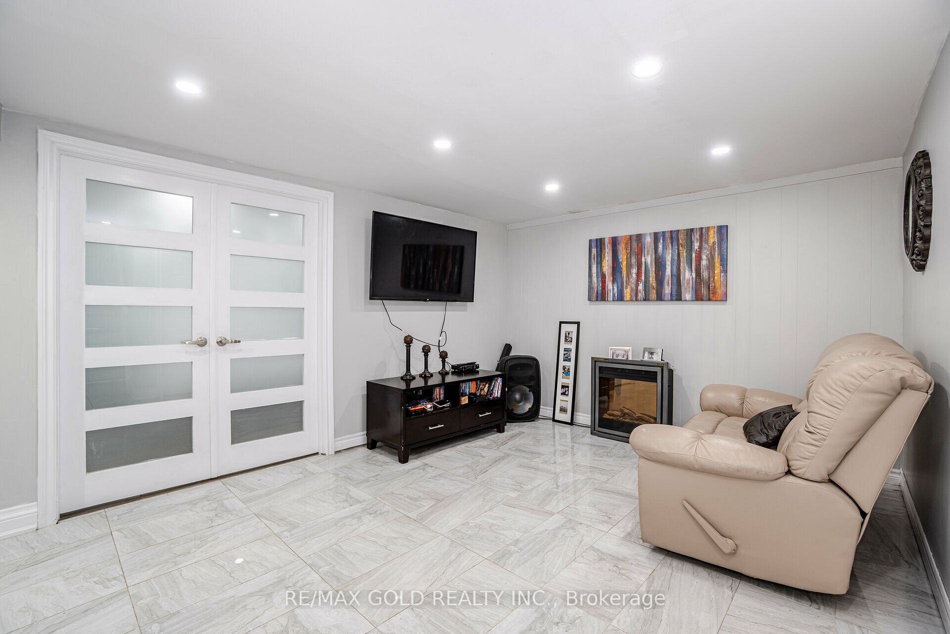 44 Stanley Crt