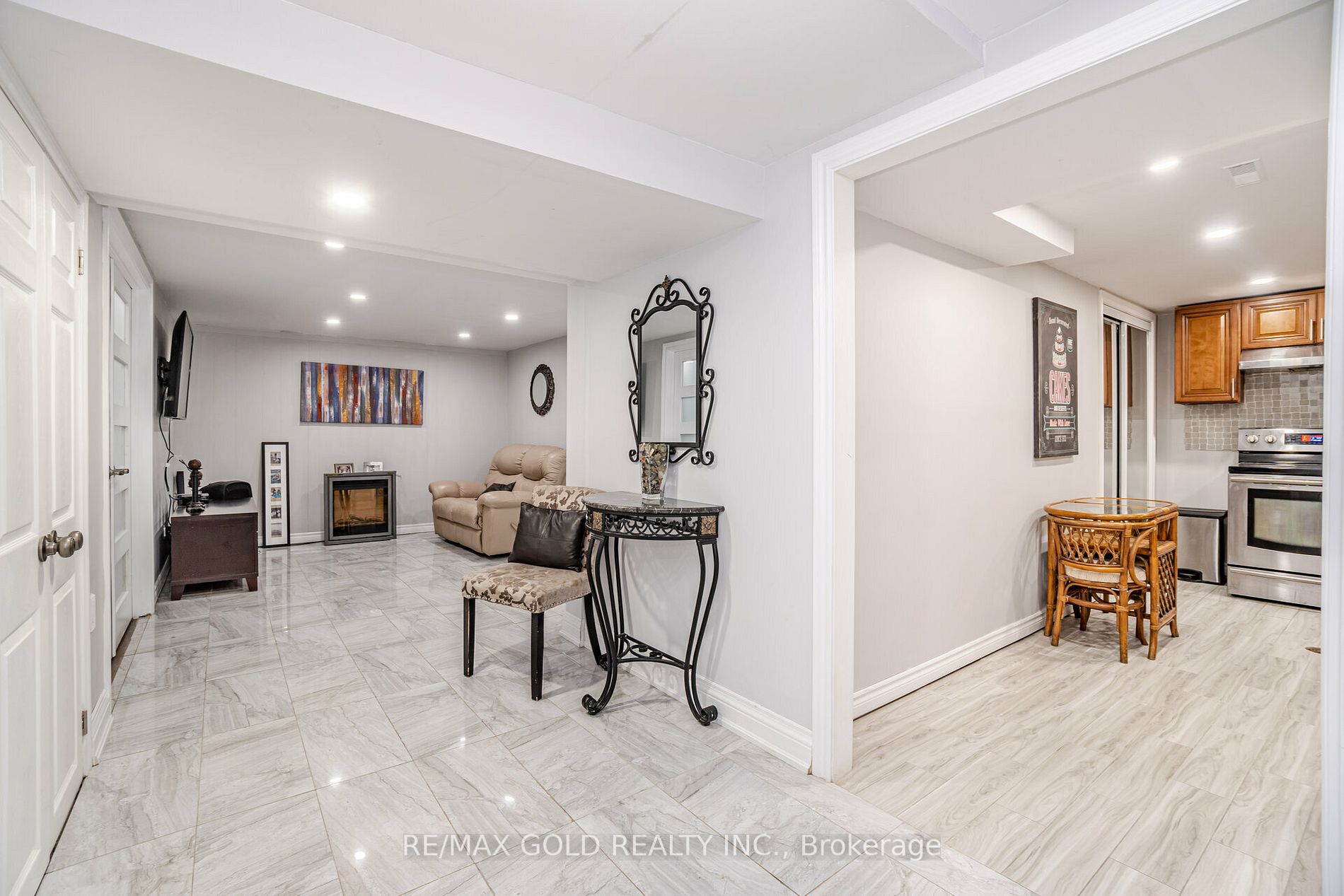 44 Stanley Crt