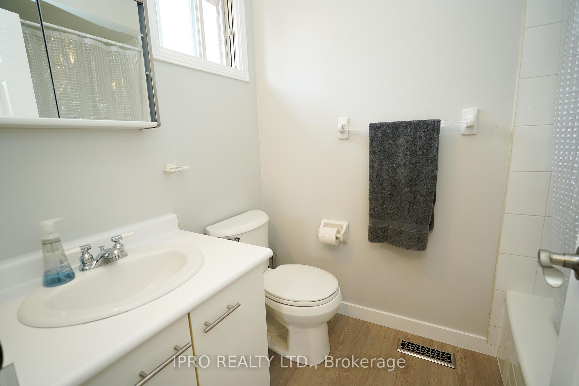17 Smith Dr