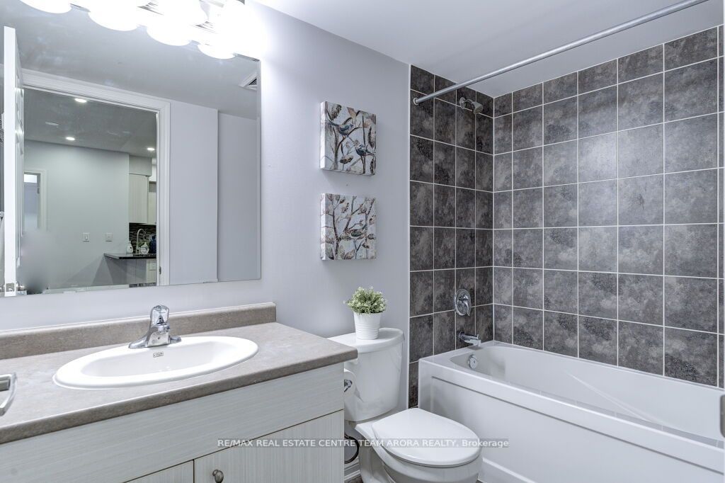 70 Baycliffe Cres, #106