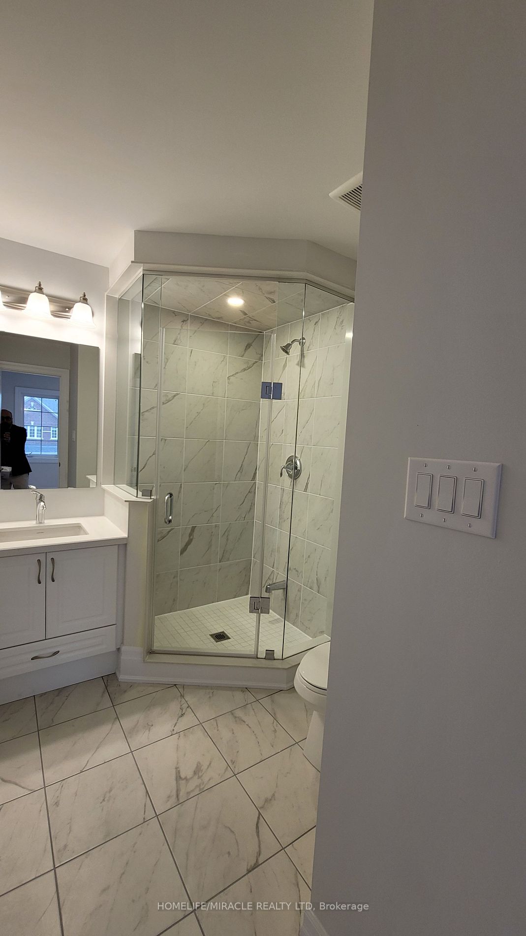 12 Rosewell Cres