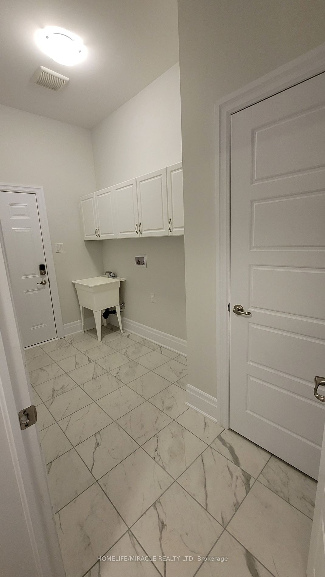 12 Rosewell Cres