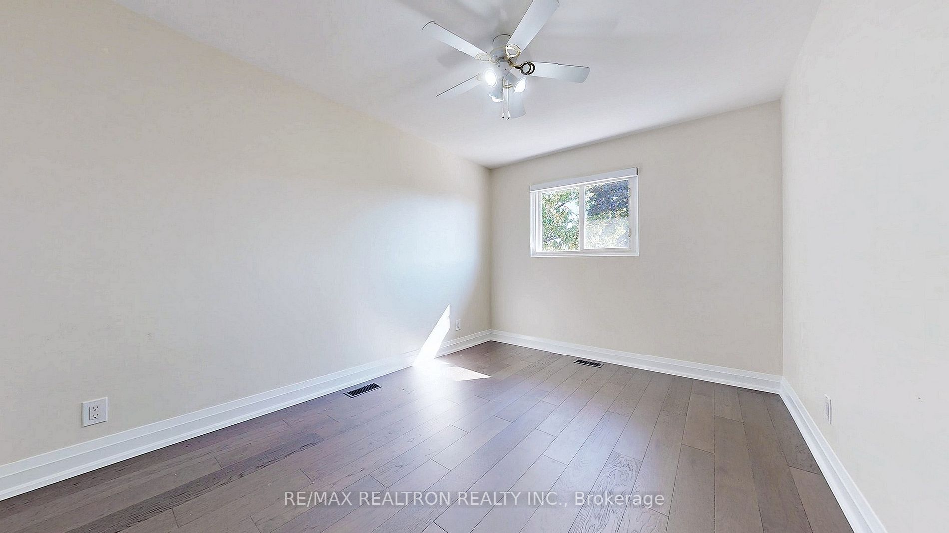1335 Freeport Dr