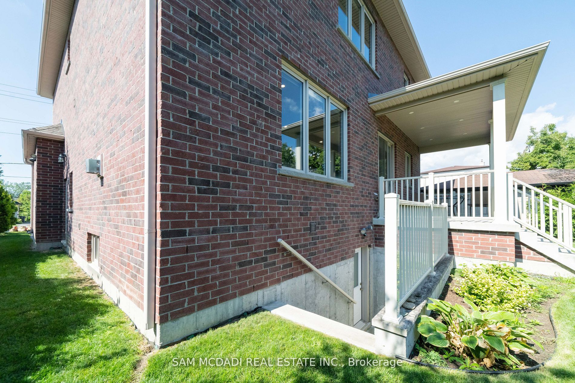 1029 Haig Blvd