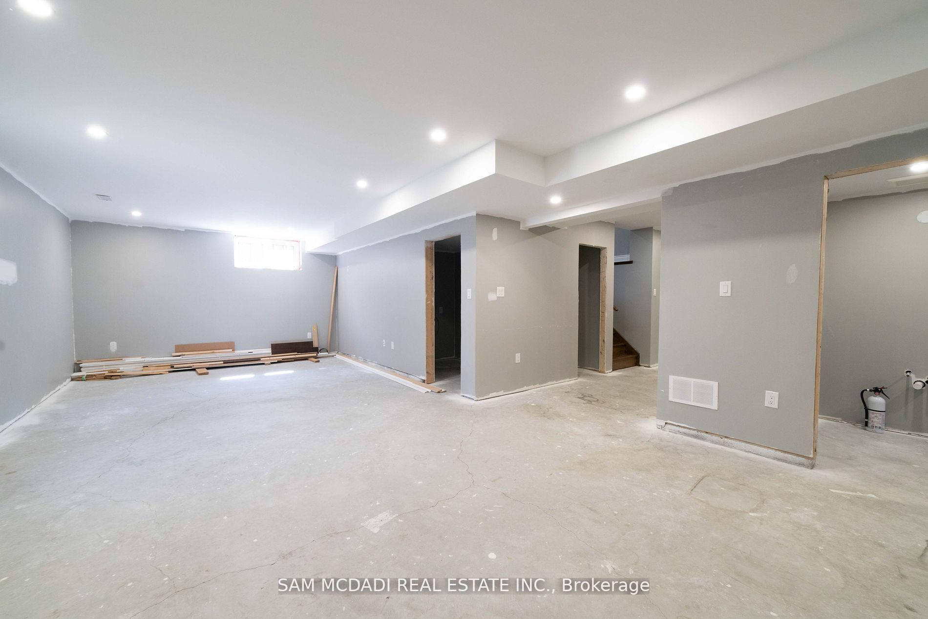 1029 Haig Blvd