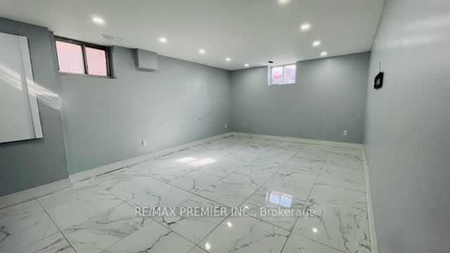 102 Northover St