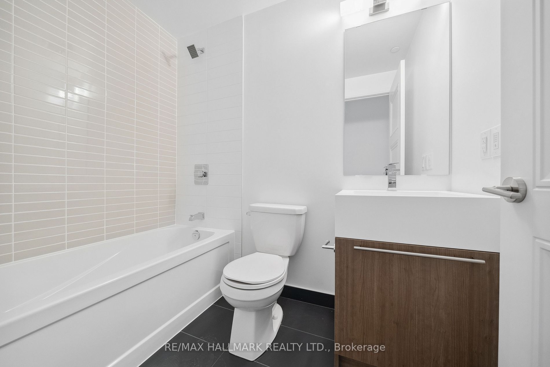 25 Neighbourhood Lane, #404