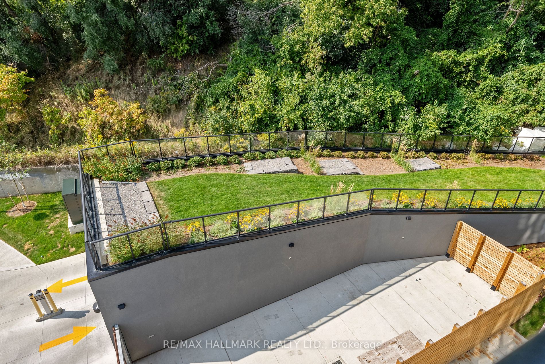 25 Neighbourhood Lane, #404