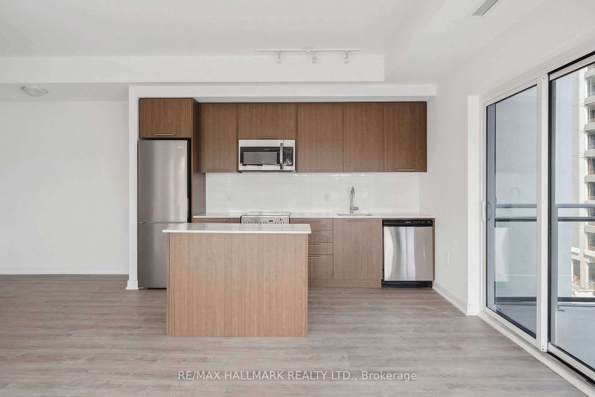25 Neighbourhood Lane, #404