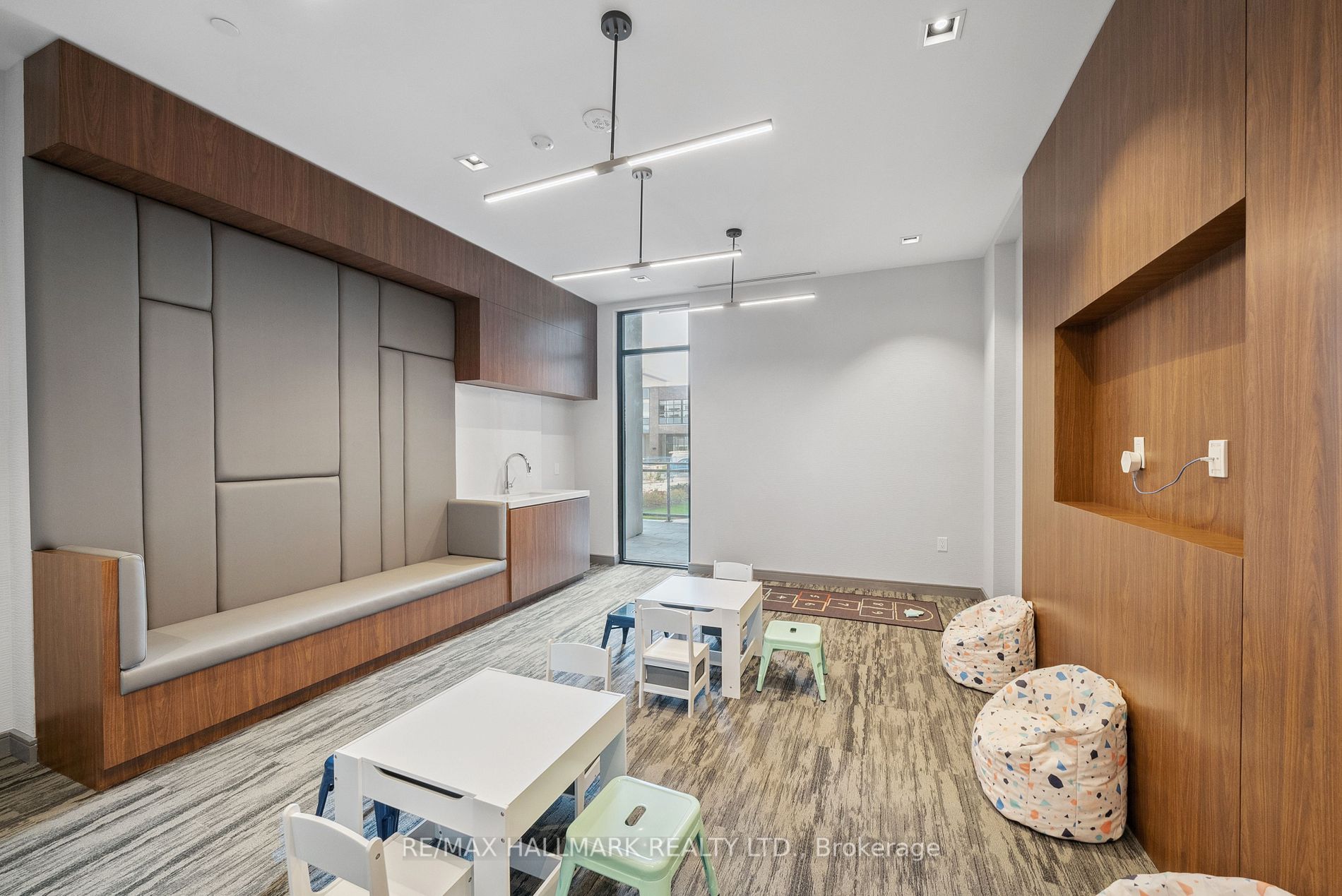 25 Neighbourhood Lane, #404