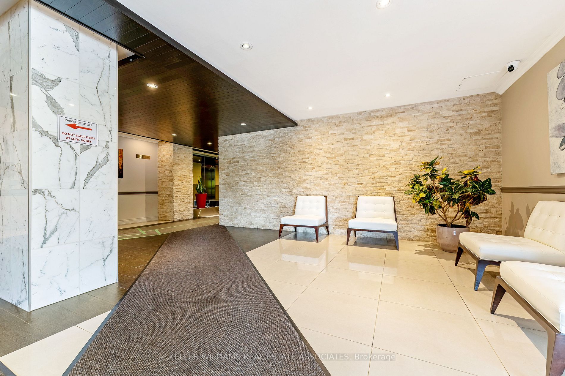 1485 Lakeshore Rd E, #203
