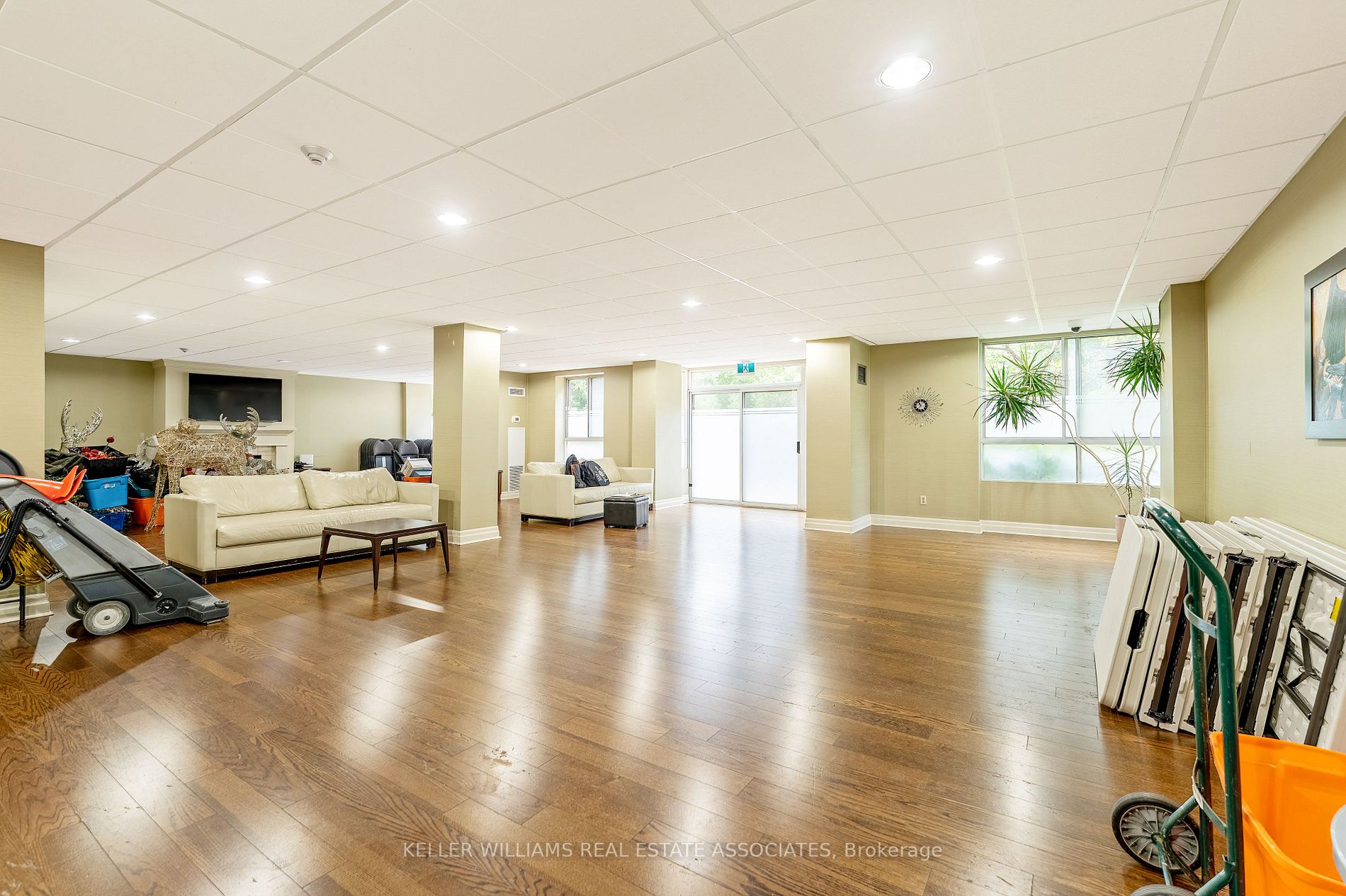 1485 Lakeshore Rd E, #203