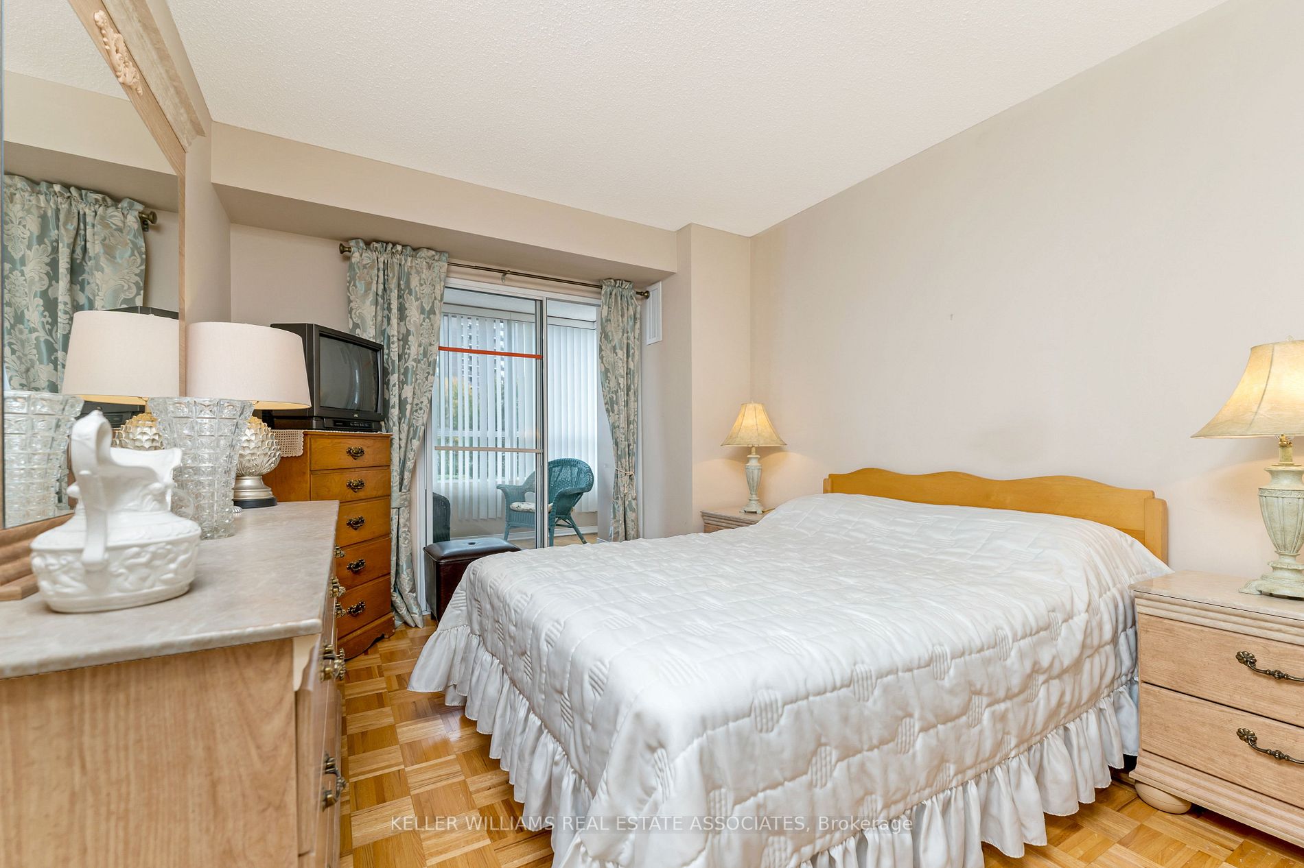 1485 Lakeshore Rd E, #203