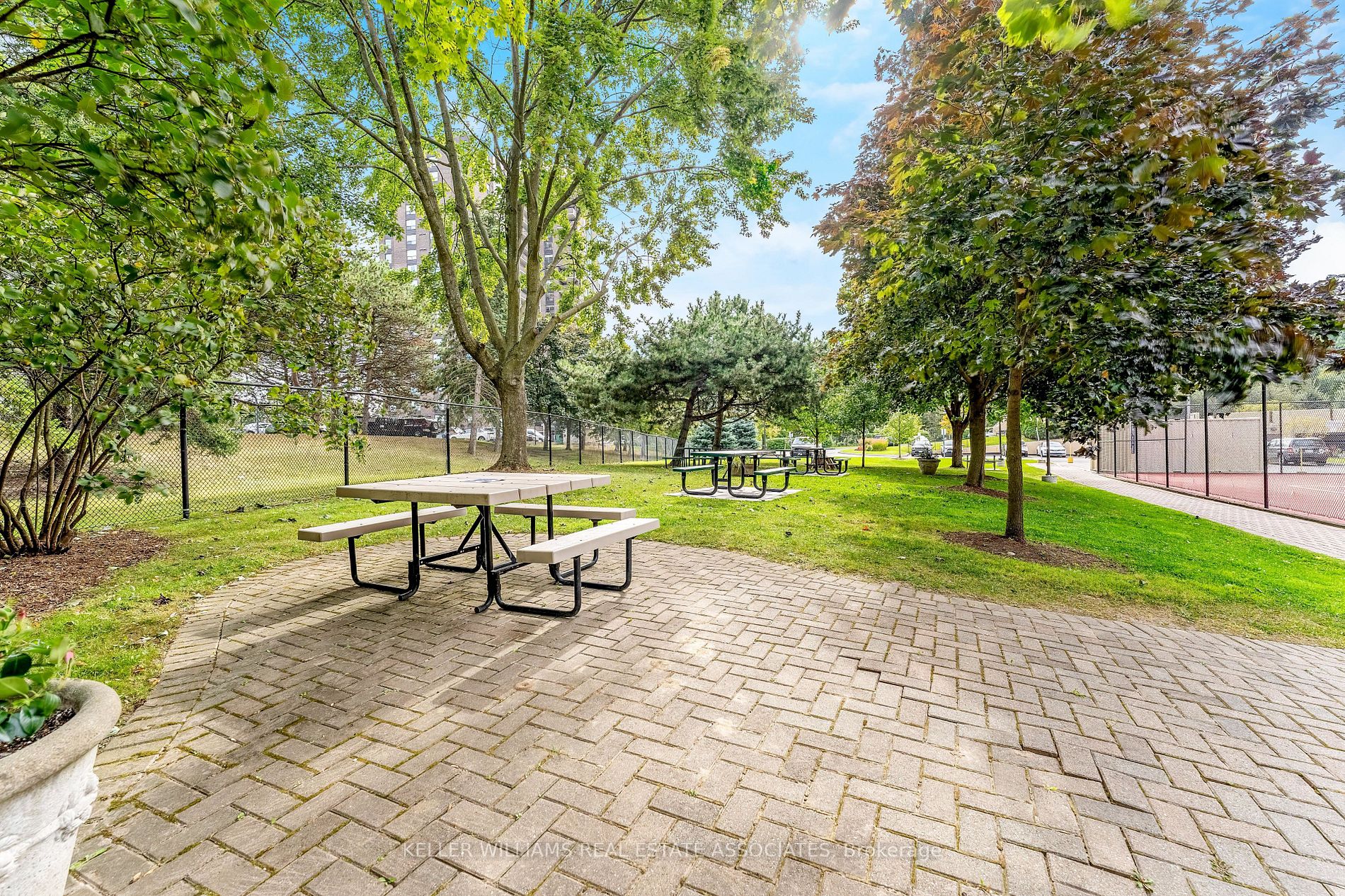 1485 Lakeshore Rd E, #203