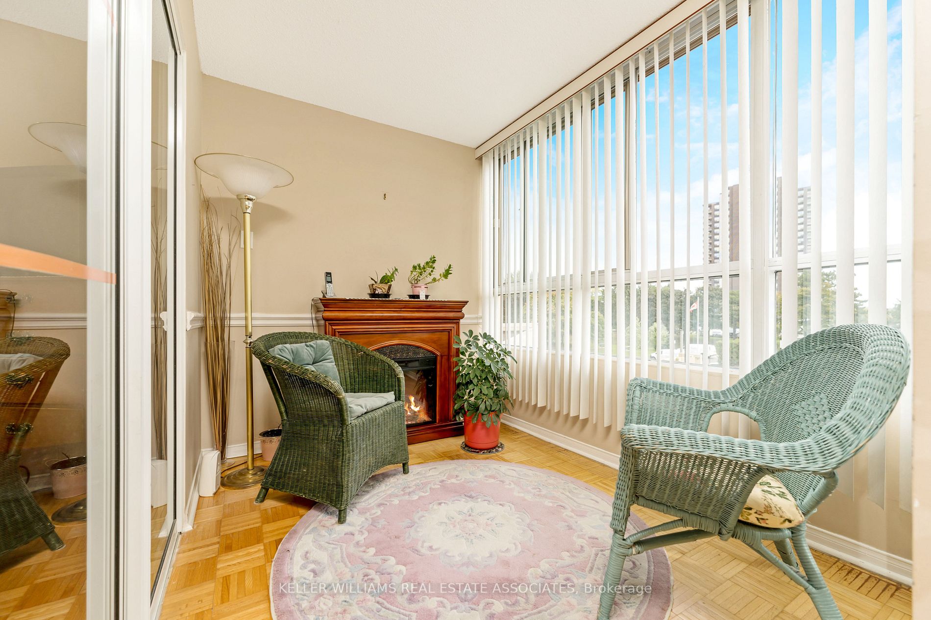 1485 Lakeshore Rd E, #203