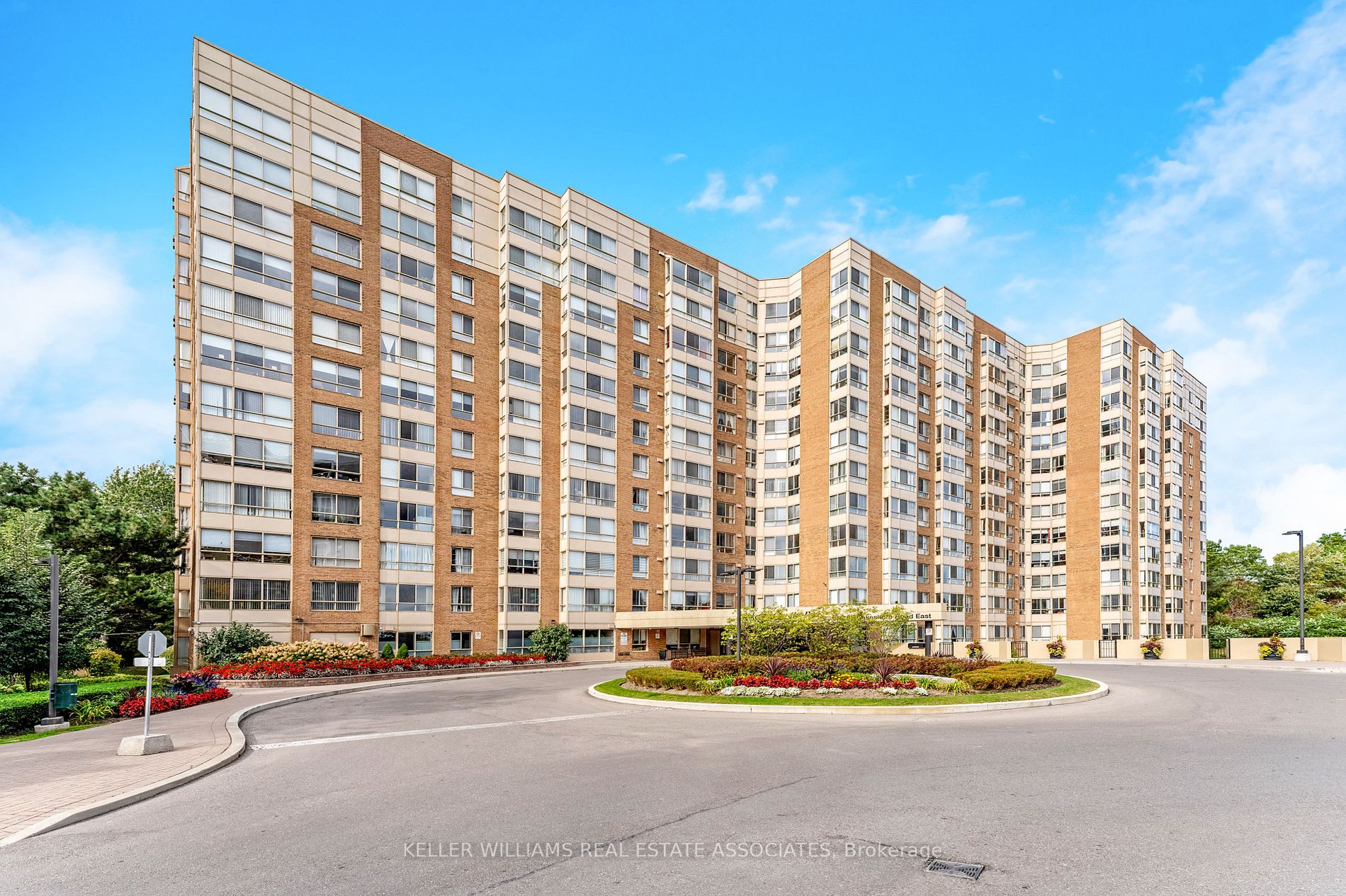 1485 Lakeshore Rd E, #203