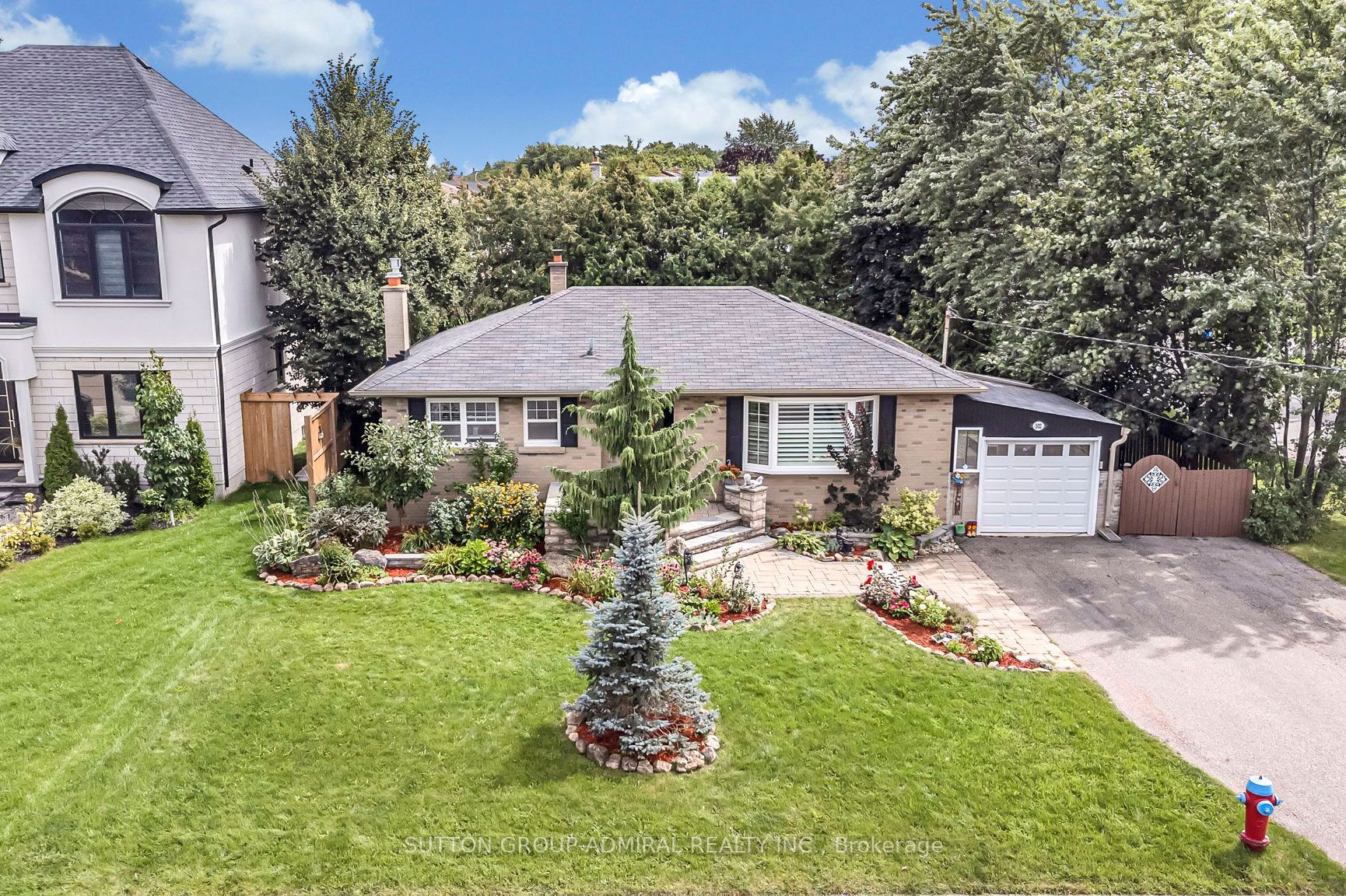 102 Meadowbrook Dr