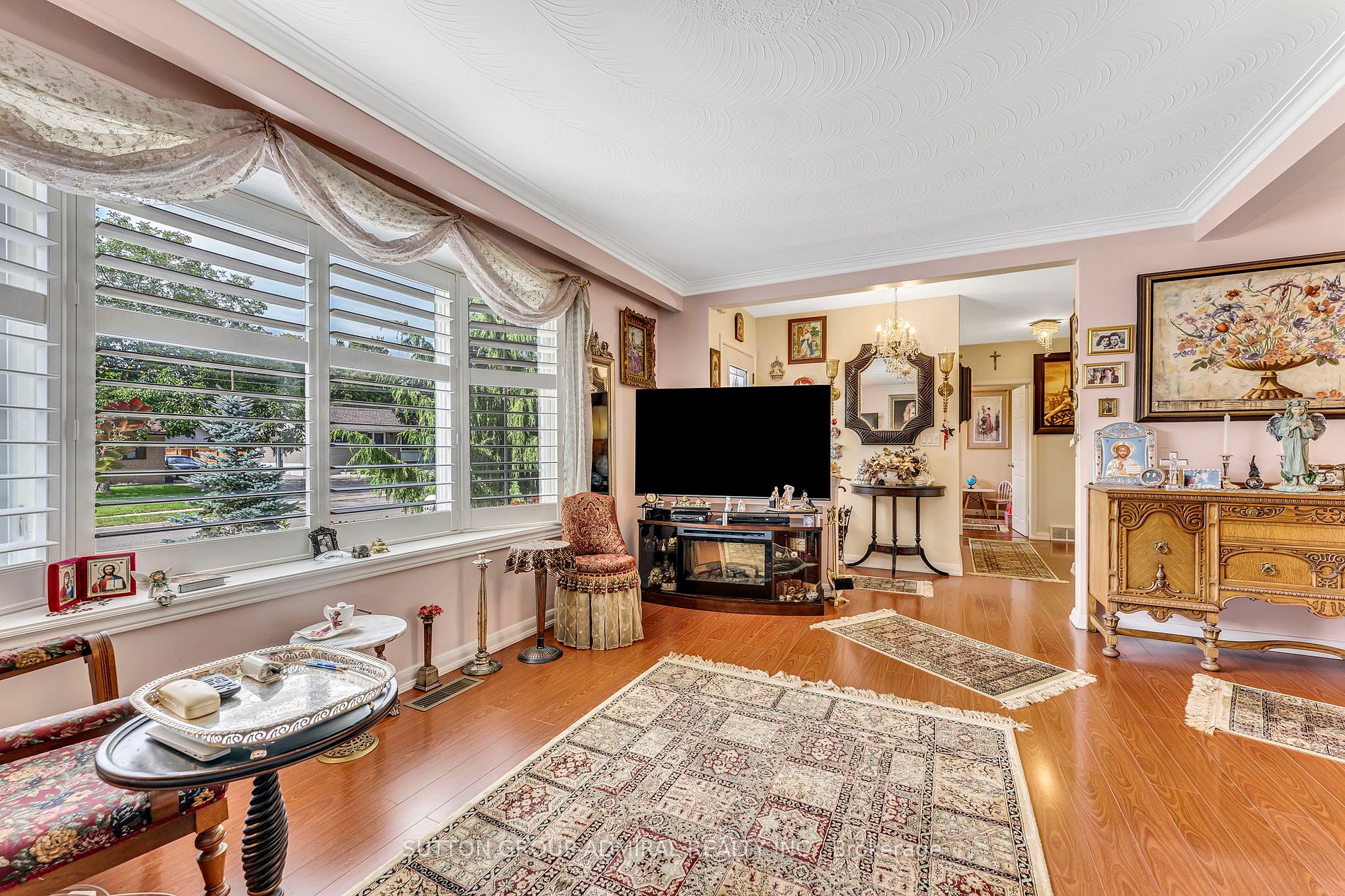 102 Meadowbrook Dr