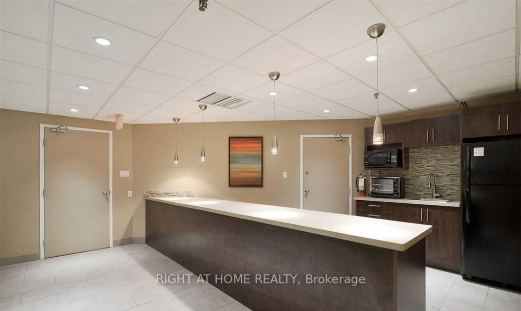 2323 Confederation Pkwy, #408