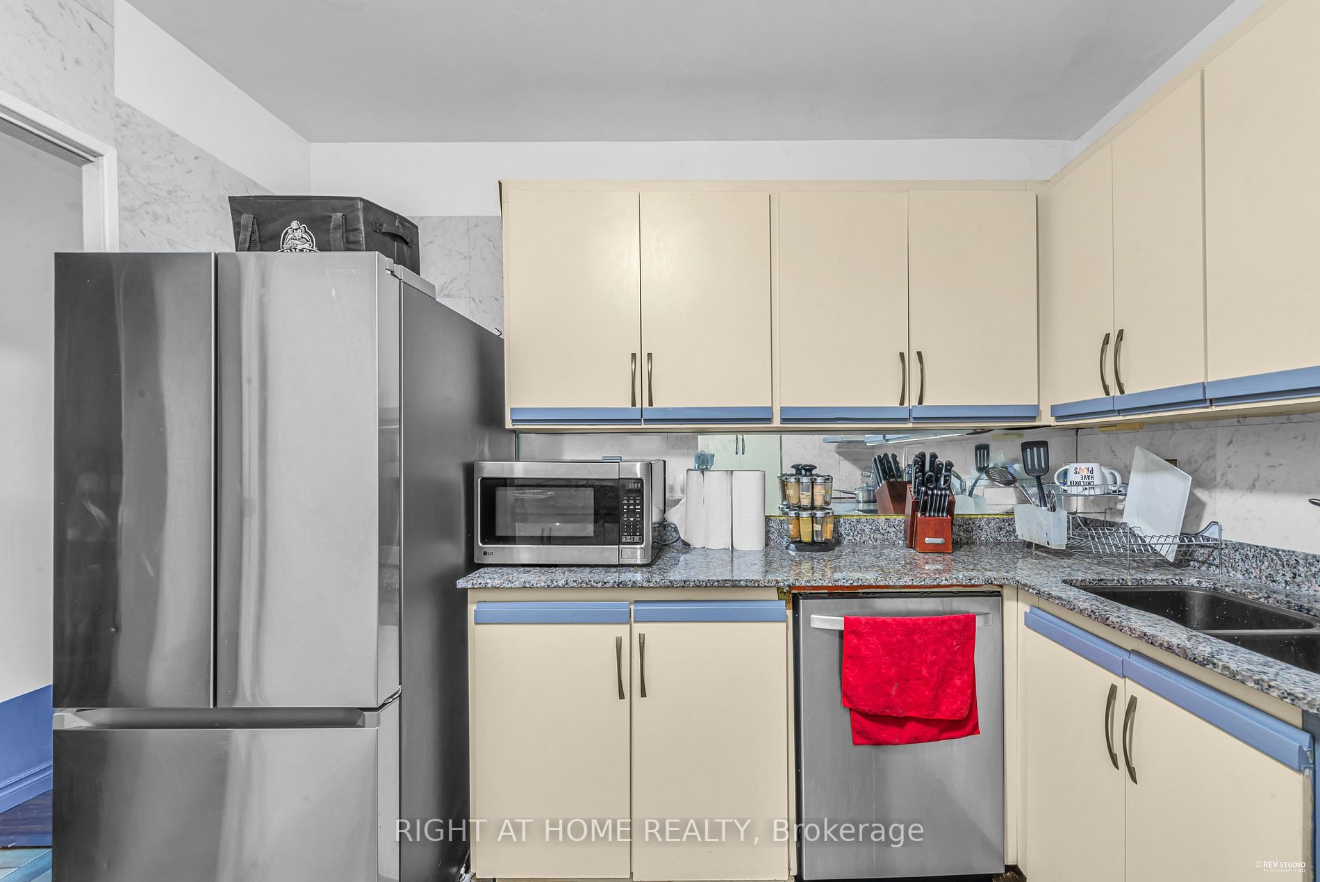 2323 Confederation Pkwy, #408