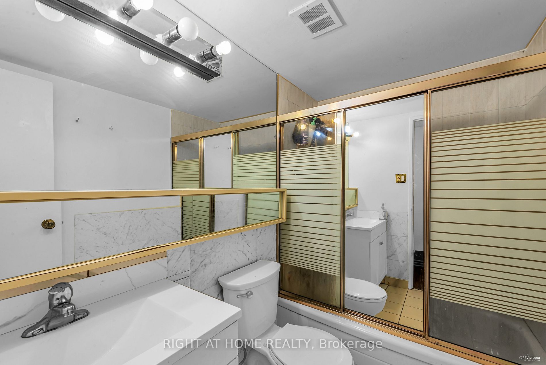 2323 Confederation Pkwy, #408
