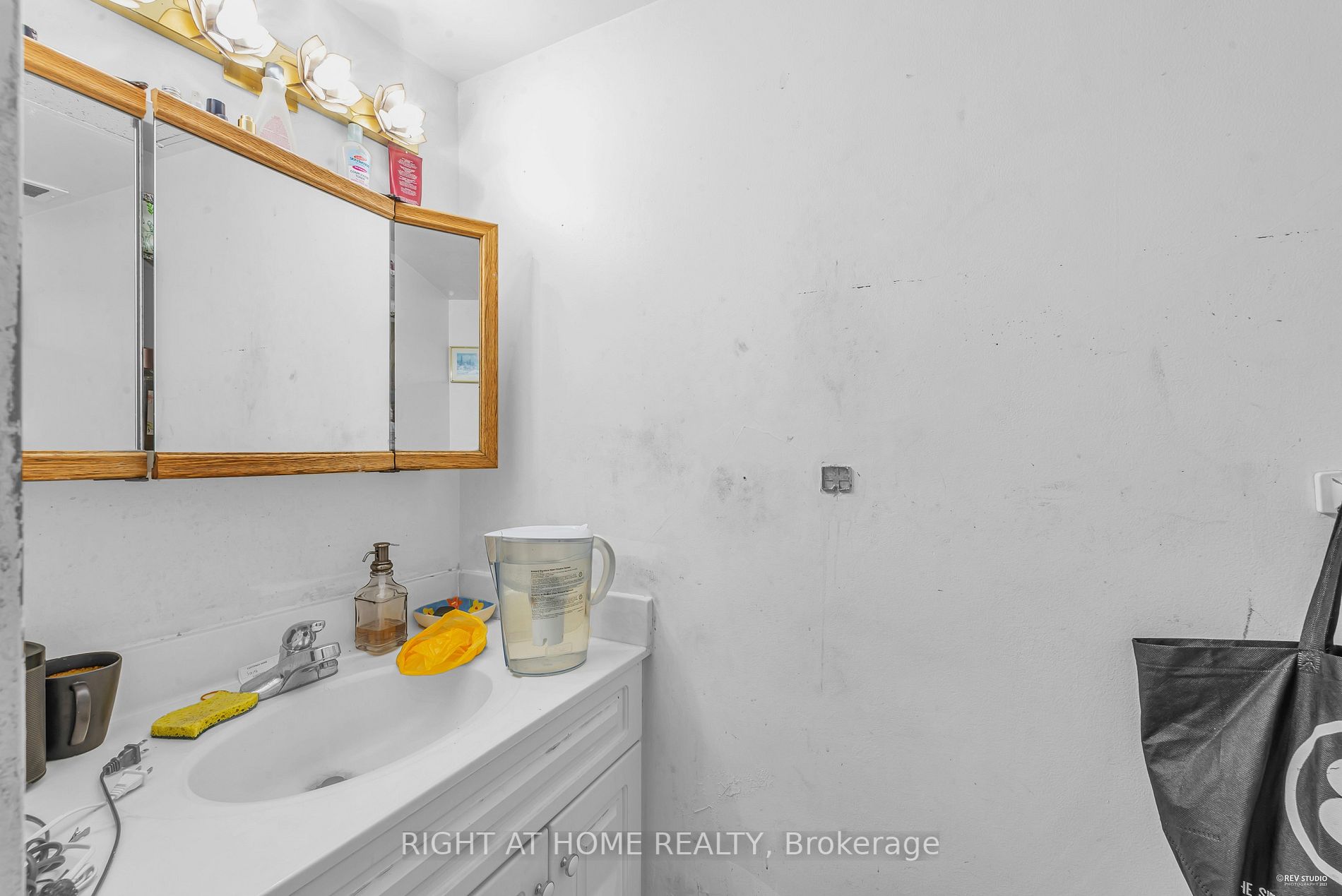 2323 Confederation Pkwy, #408