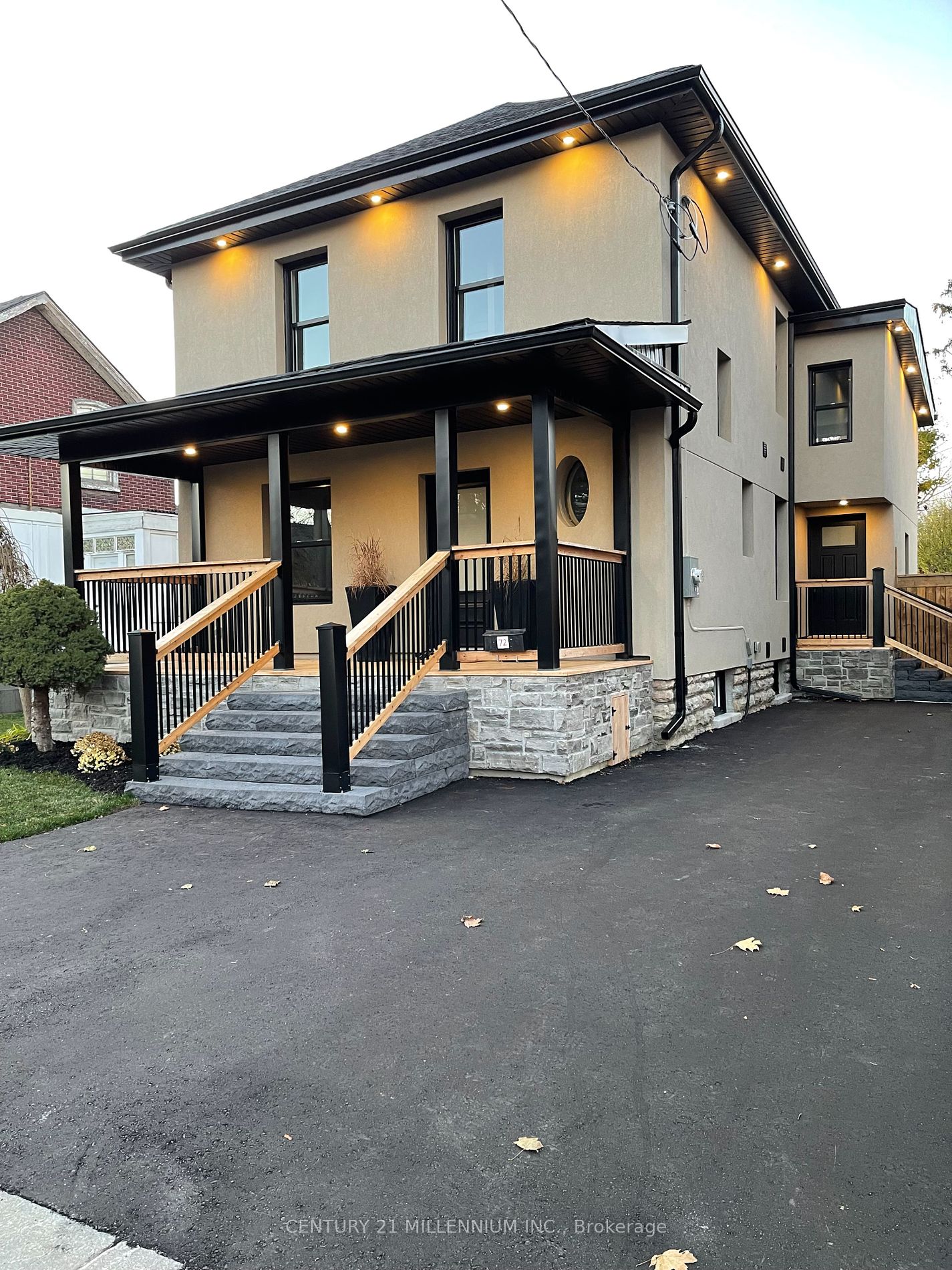 72 Nelson St W