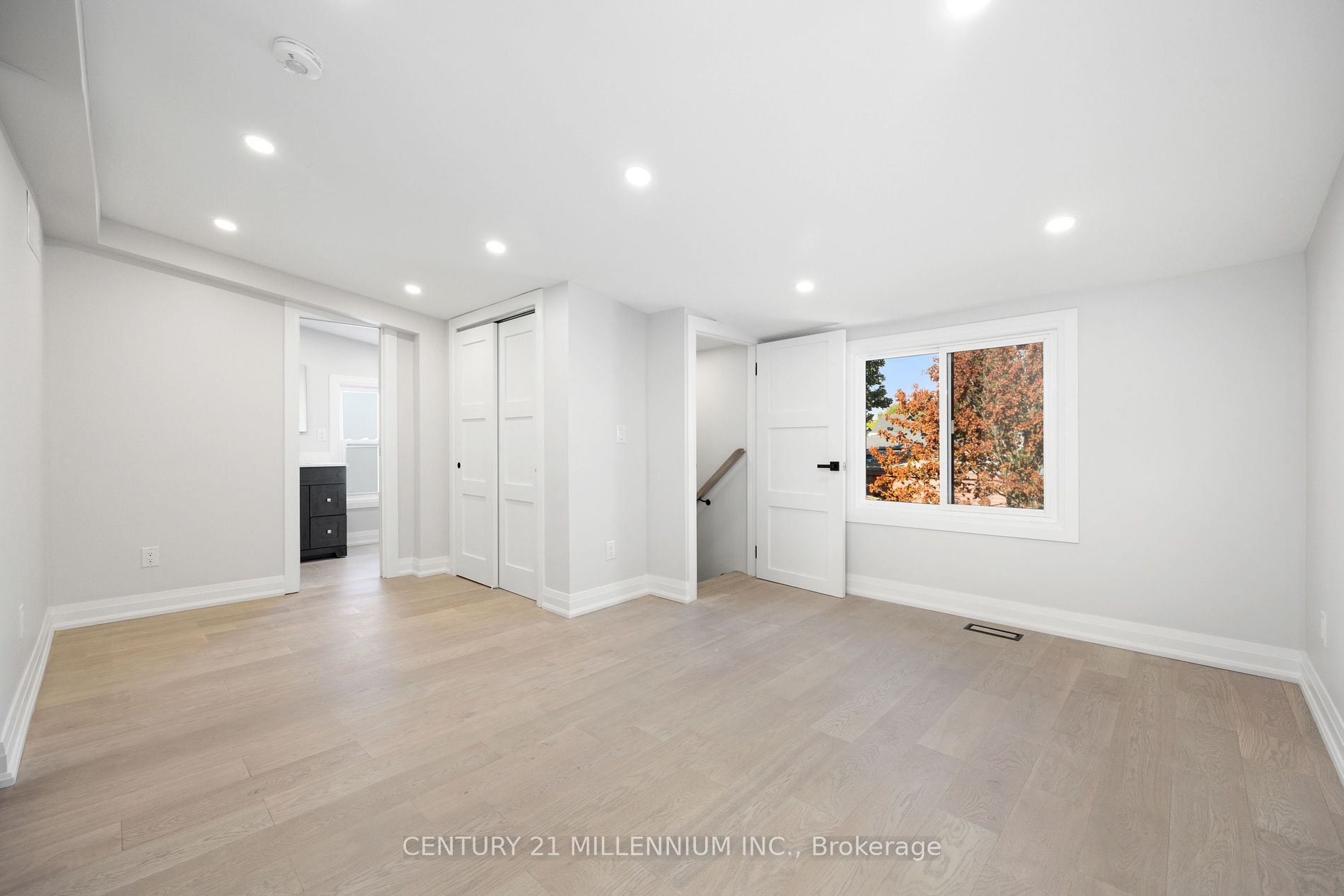 72 Nelson St W