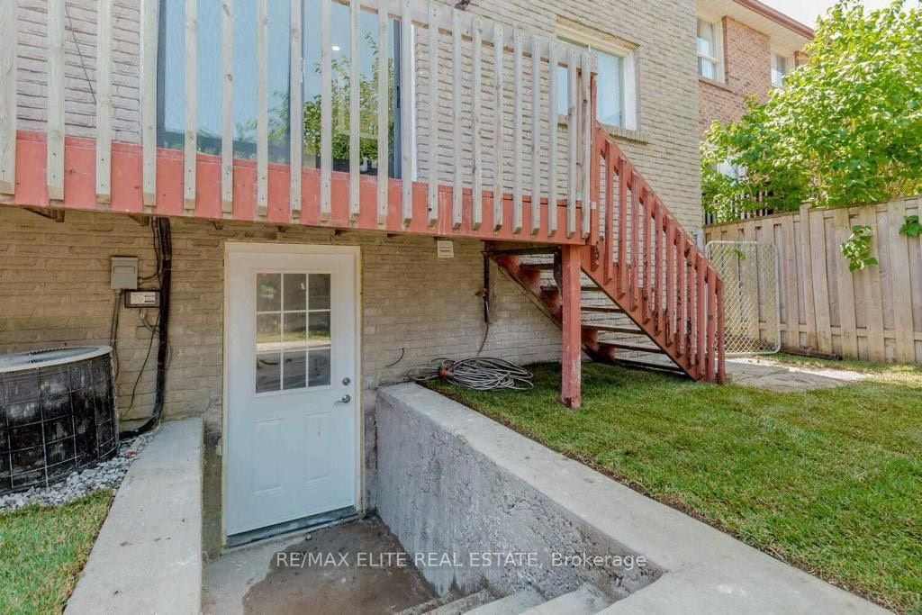 8 Norbrook Cres