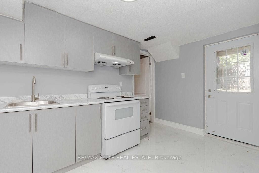 8 Norbrook Cres