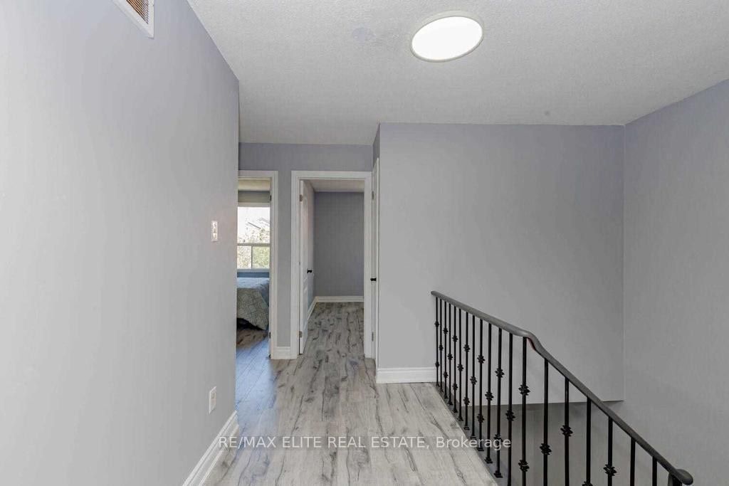 8 Norbrook Cres