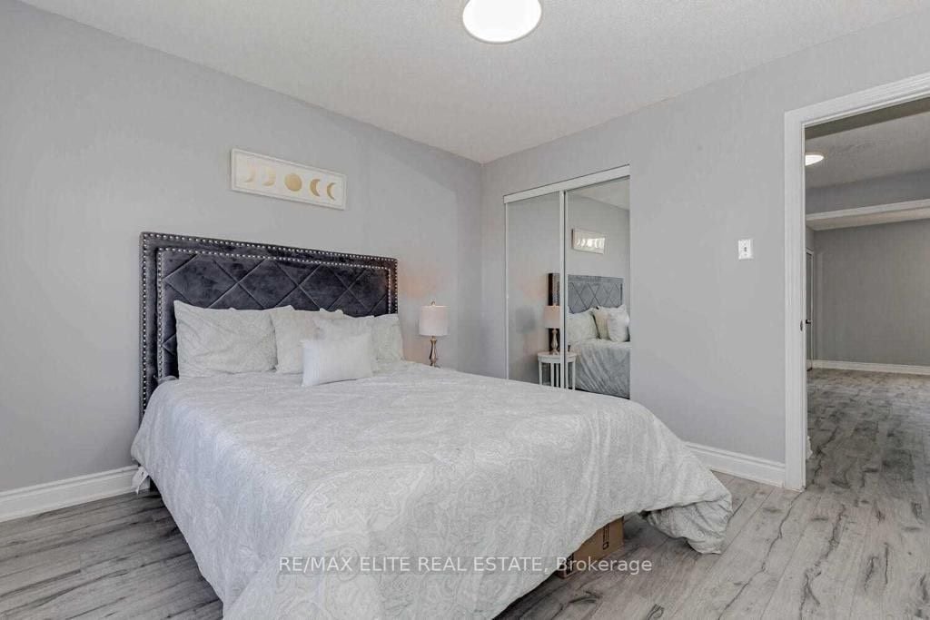 8 Norbrook Cres