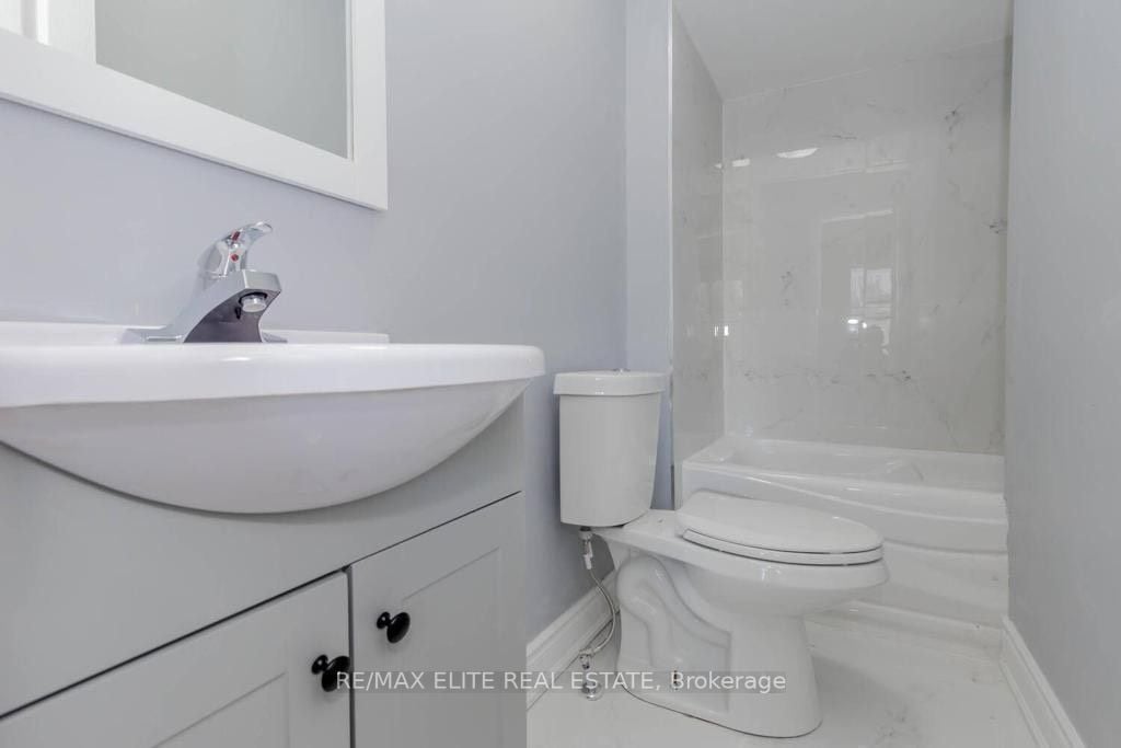 8 Norbrook Cres